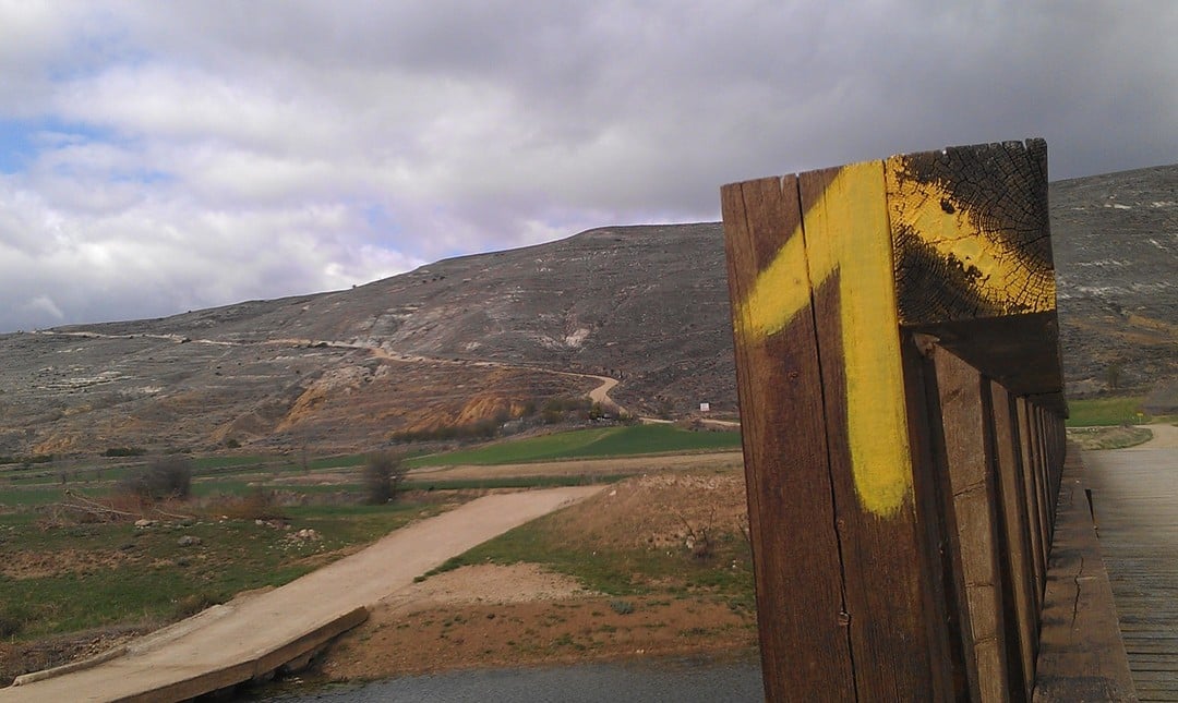 #throwbackthursday
Nur noch den einen Berg hinauf, dann ist es geschafft. #whatgoesupmustcomedown
👣
Welche Strecke war euer schönster oder gar schlimmster Lauftag?
•
•
•
•
#caminoaddict #caminoaddict #elcaminodesantiagodecompostela #jakobsweg #caminodesantiago #camino2023 #jakobsweg2023 #caminowithkids #jakobswegliebe #caminoliebe #derwegruft #caminoiscalling
#caminofrances #einmalpilgerimmerpilger 
#onceapilgrimalwaysapilgrim #jakobswegspanien #caminoaddicted #pilgernmitkindern #jakobswegmitkindern #caminomitkindern #caminomitkind #jakobswegmitkind